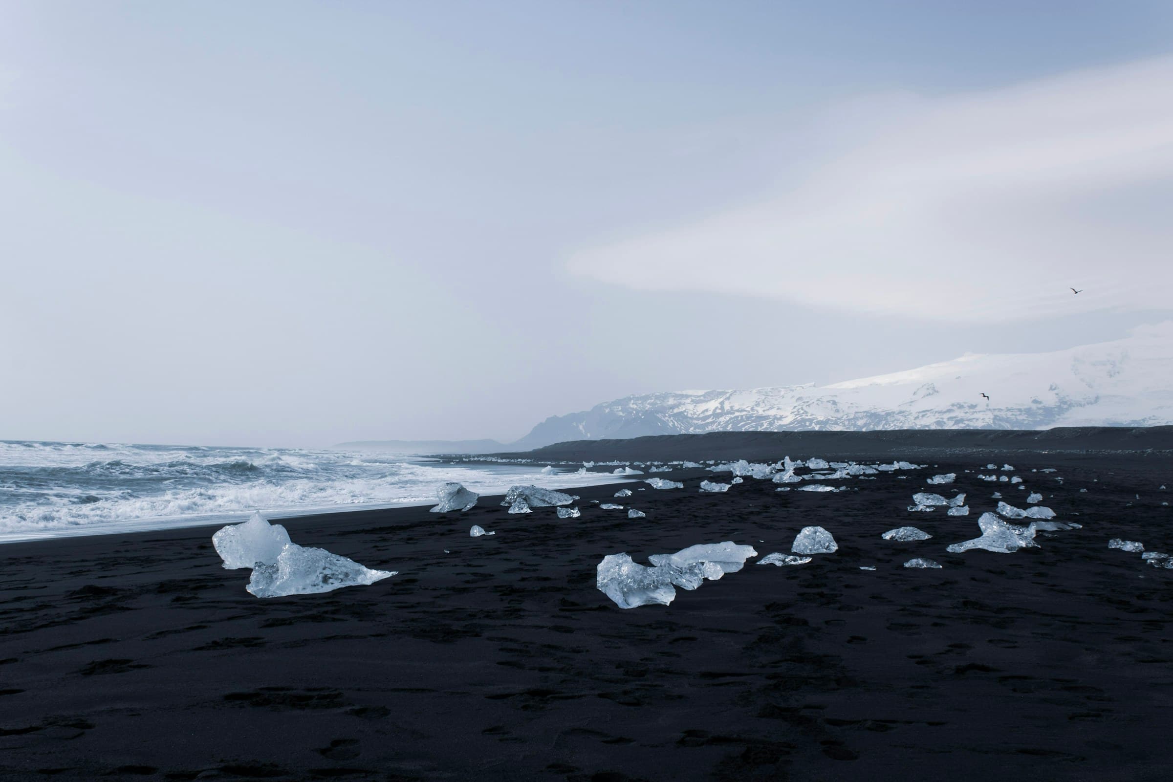 Icebergs on Diamond Beach by the Jökulsárlón glacier lagoon